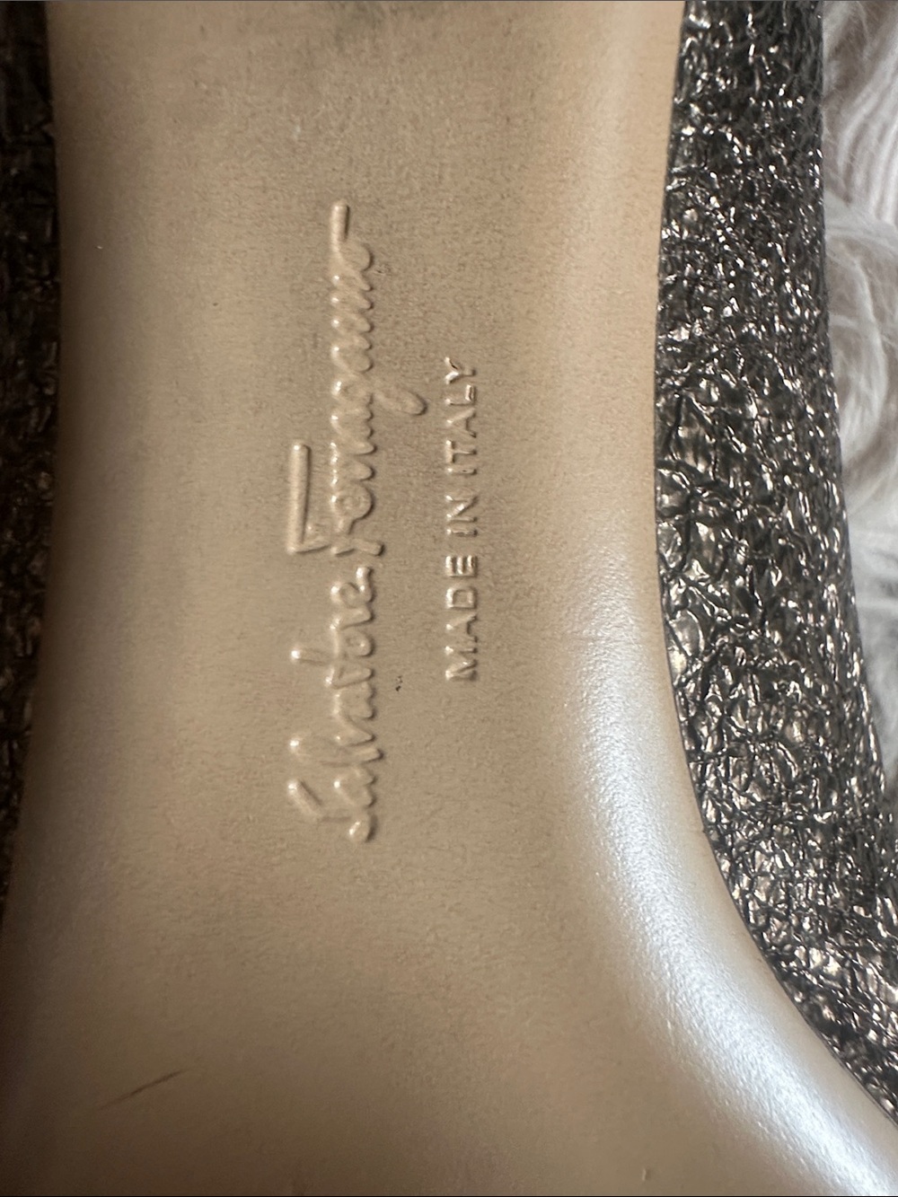Salvatore Ferragamo Metallic Vara Bow Flats - Picture 5 of 7